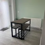 Apartment Thrush House *