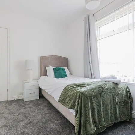 Thrush House Apartment *