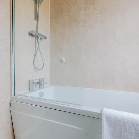 Апартаменты Thrush House Редкар